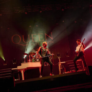 2mb Queen most go on_Z6I2999