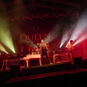 2mb Queen most go on_Z6I3001
